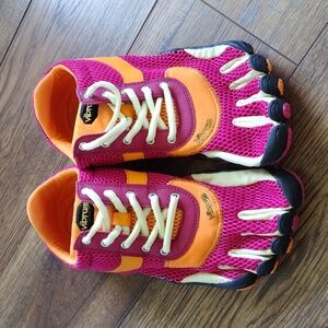 Vibram five fingers women's size 9-9.5